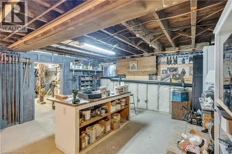 18 Hawarden Avenue Brantford ON N3T 4H3