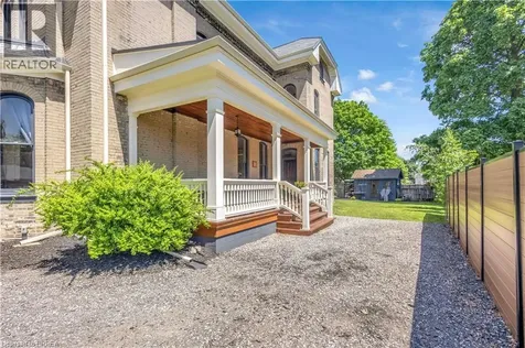 18 Hawarden Avenue Brantford ON N3T 4H3