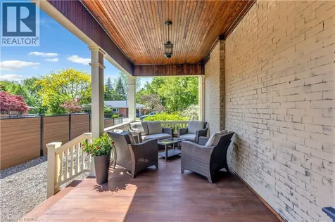 18 Hawarden Avenue Brantford ON N3T 4H3