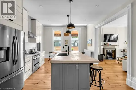 18 Hawarden Avenue Brantford ON N3T 4H3