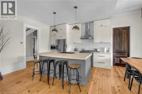 18 Hawarden Avenue Brantford ON N3T 4H3