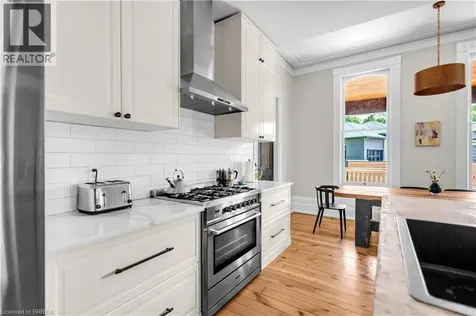 18 Hawarden Avenue Brantford ON N3T 4H3