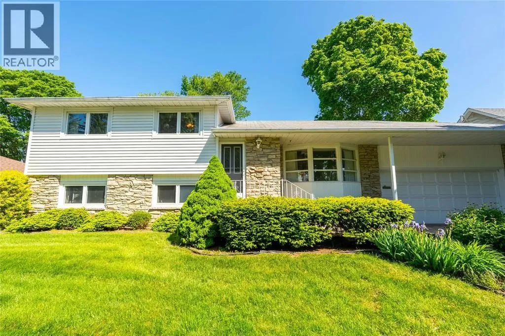572 Highbury Park Sarnia ON N7V 2J9