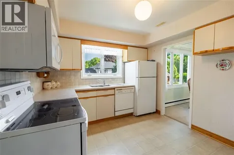 572 Highbury Park Sarnia ON N7V 2J9