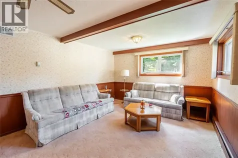 572 Highbury Park Sarnia ON N7V 2J9
