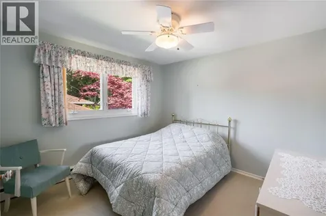 572 Highbury Park Sarnia ON N7V 2J9