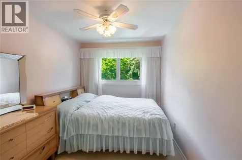 572 Highbury Park Sarnia ON N7V 2J9