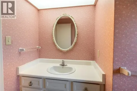 572 Highbury Park Sarnia ON N7V 2J9