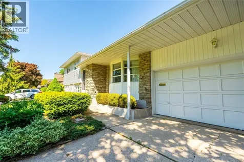572 Highbury Park Sarnia ON N7V 2J9