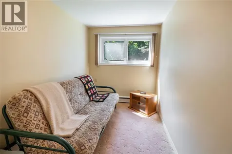 572 Highbury Park Sarnia ON N7V 2J9