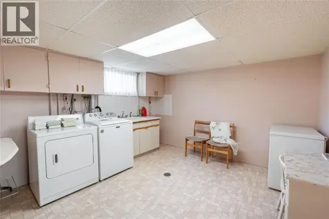 572 Highbury Park Sarnia ON N7V 2J9