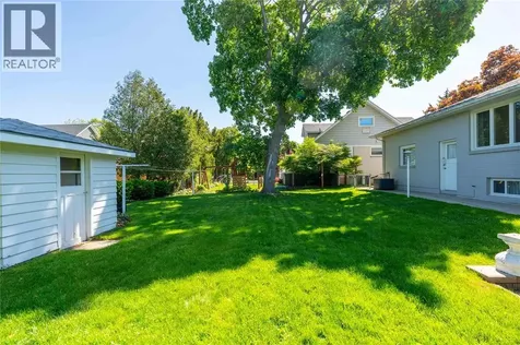 572 Highbury Park Sarnia ON N7V 2J9