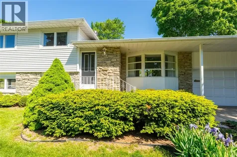 572 Highbury Park Sarnia ON N7V 2J9