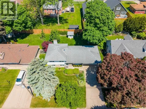 572 Highbury Park Sarnia ON N7V 2J9