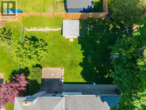 572 Highbury Park Sarnia ON N7V 2J9