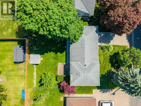 572 Highbury Park Sarnia ON N7V 2J9