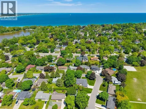 572 Highbury Park Sarnia ON N7V 2J9