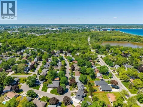 572 Highbury Park Sarnia ON N7V 2J9
