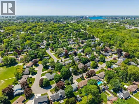 572 Highbury Park Sarnia ON N7V 2J9