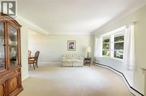 572 Highbury Park Sarnia ON N7V 2J9