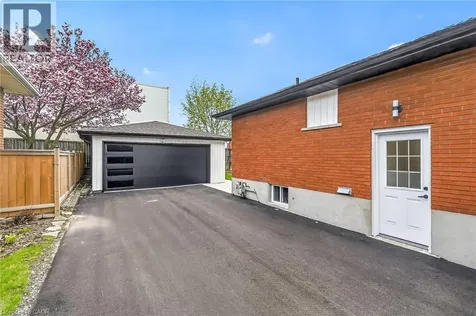74 Victor Boulevard Hamilton ON L9A 2V4