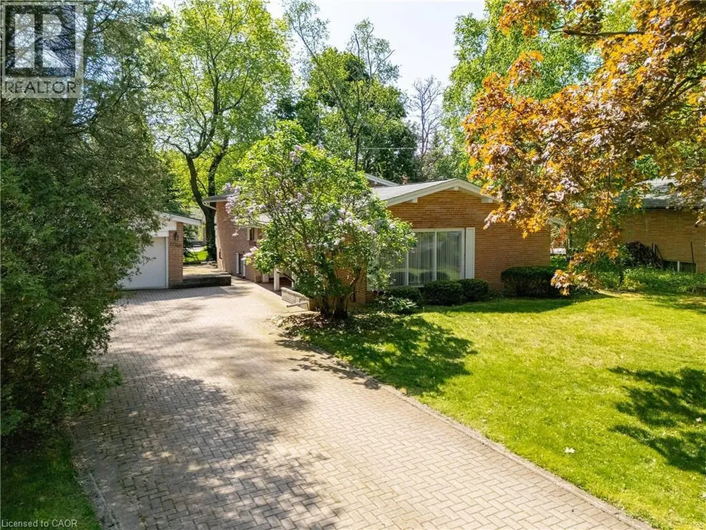 2048 Elmhurst Avenue Oakville ON L6J 1X1