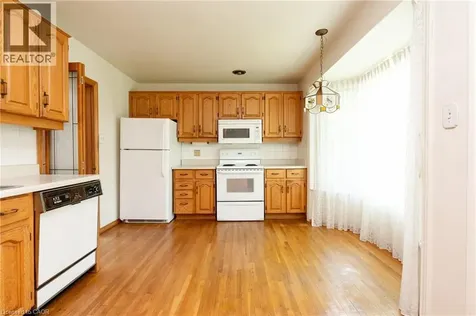 2048 Elmhurst Avenue Oakville ON L6J 1X1
