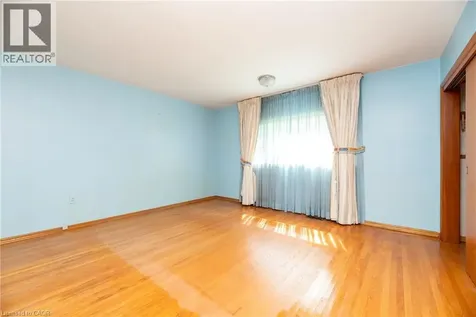 2048 Elmhurst Avenue Oakville ON L6J 1X1