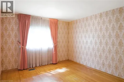 2048 Elmhurst Avenue Oakville ON L6J 1X1