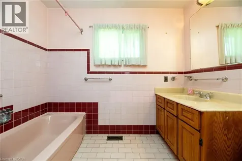 2048 Elmhurst Avenue Oakville ON L6J 1X1