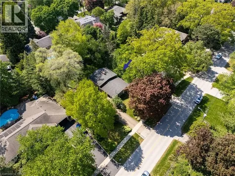 2048 Elmhurst Avenue Oakville ON L6J 1X1