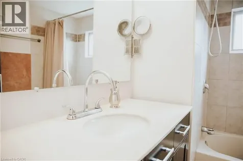 1 Vera Court Hamilton ON L8K 4G7