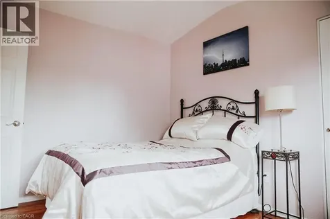 1 Vera Court Hamilton ON L8K 4G7