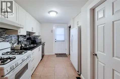 1 Vera Court Hamilton ON L8K 4G7