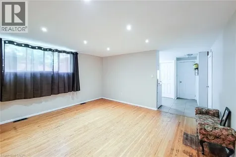 1 Vera Court Hamilton ON L8K 4G7
