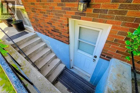 1 Vera Court Hamilton ON L8K 4G7