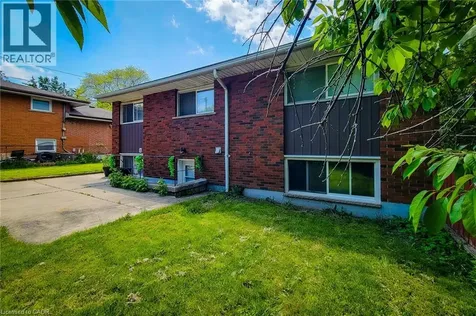 1 Vera Court Hamilton ON L8K 4G7