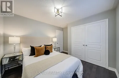 64 Frederick Stamm Crescent Markham (berczy) ON L6C 0X3