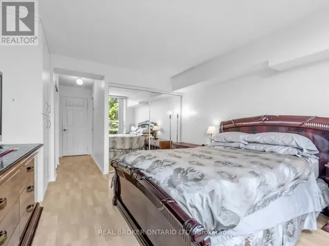 7825 Bayview Avenue Markham (aileen-willowbrook) ON L3T 7N2