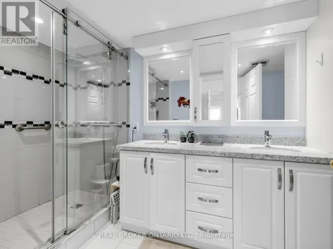 7825 Bayview Avenue Markham (aileen-willowbrook) ON L3T 7N2