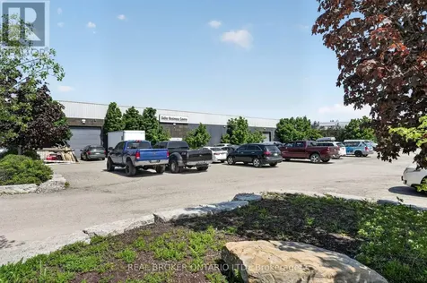 482 S Service Road East Oakville (qe Queen Elizabeth) ON L6J 2X6
