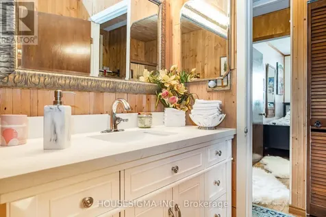 994 Charlton Drive Ottawa ON K1J 8B3