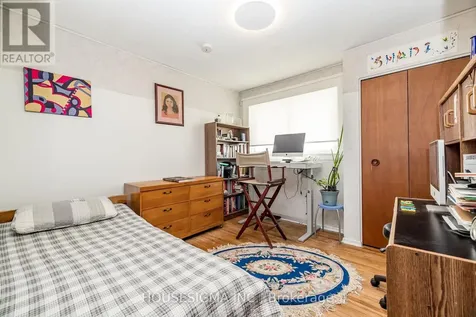 994 Charlton Drive Ottawa ON K1J 8B3