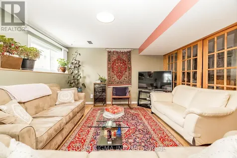 994 Charlton Drive Ottawa ON K1J 8B3