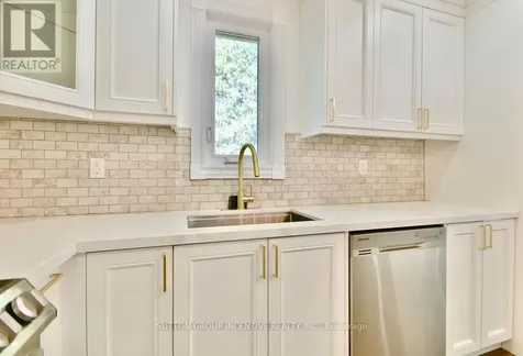1556 Houston Avenue Innisfil ON L9S 4M7