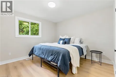 1553 Newlands Crescent Burlington ON L7M 1P1