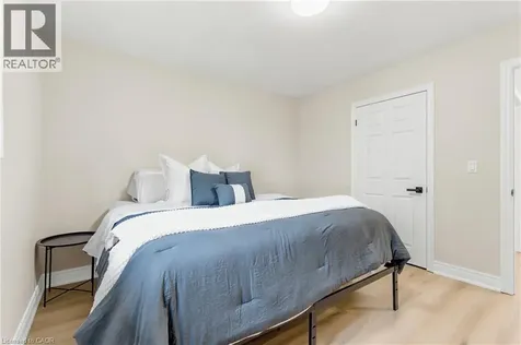 1553 Newlands Crescent Burlington ON L7M 1P1