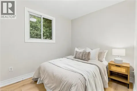 1553 Newlands Crescent Burlington ON L7M 1P1