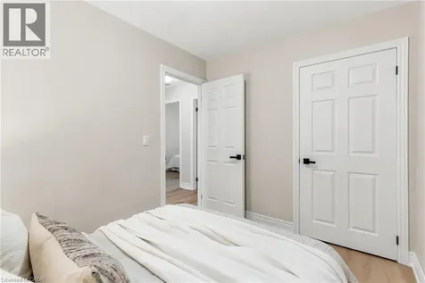 1553 Newlands Crescent Burlington ON L7M 1P1