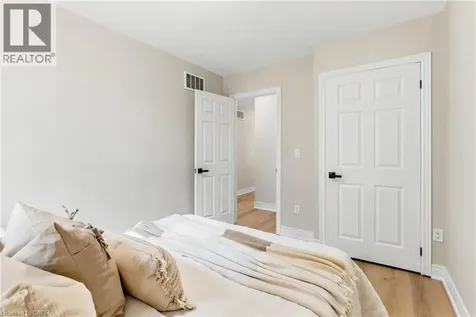 1553 Newlands Crescent Burlington ON L7M 1P1